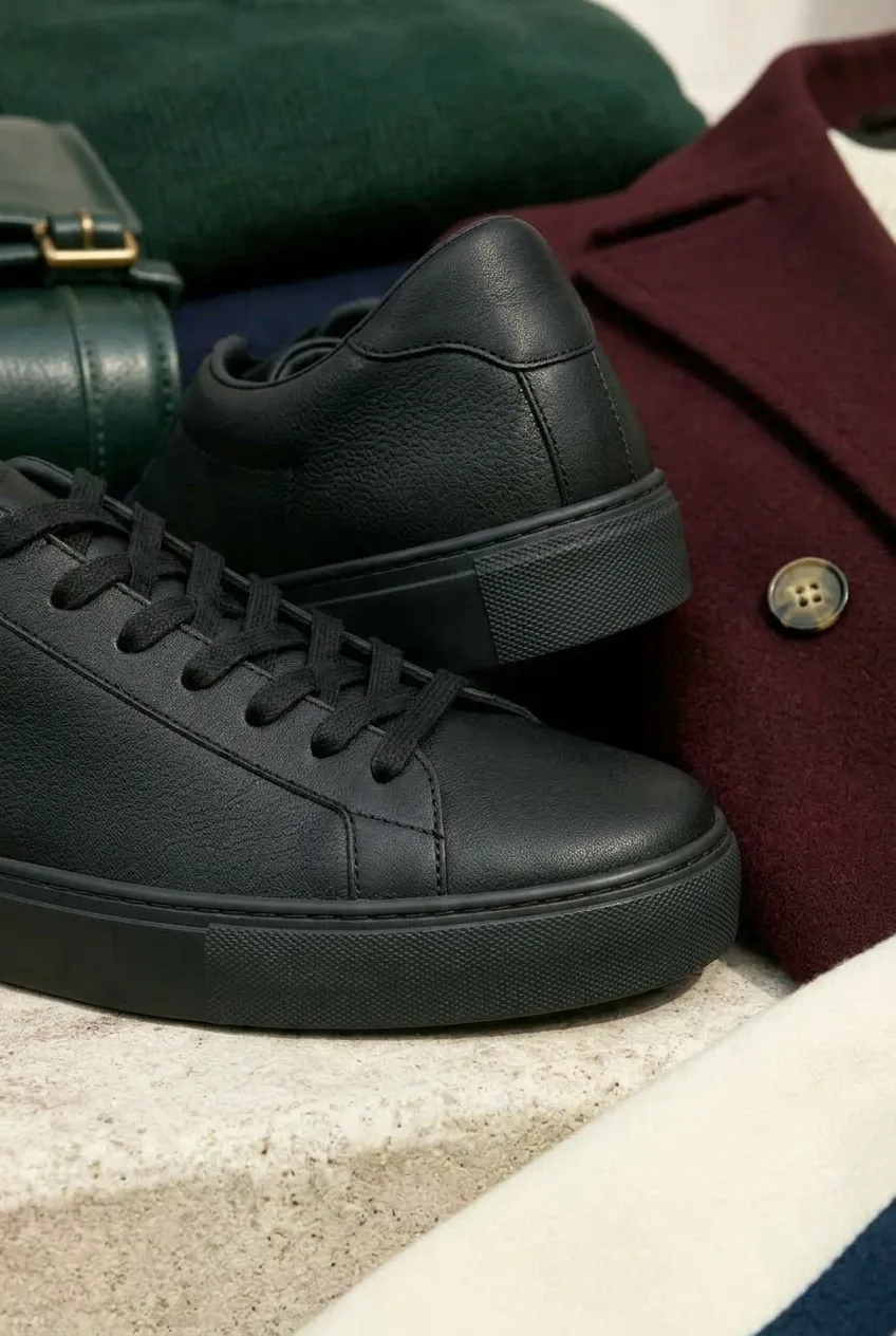 Ink Low-Top Shoes, ink black: ink black minimal low-top shoes with plain upper and flat sole, no logo