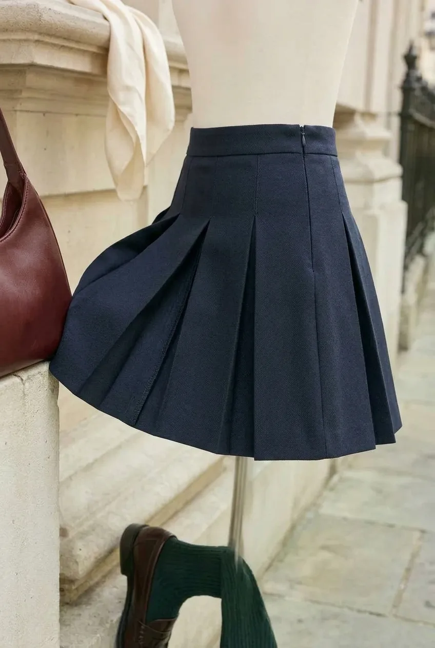Ink Box-Pleat Mini, ink navy: structured ink navy box pleats and clean flat waistband